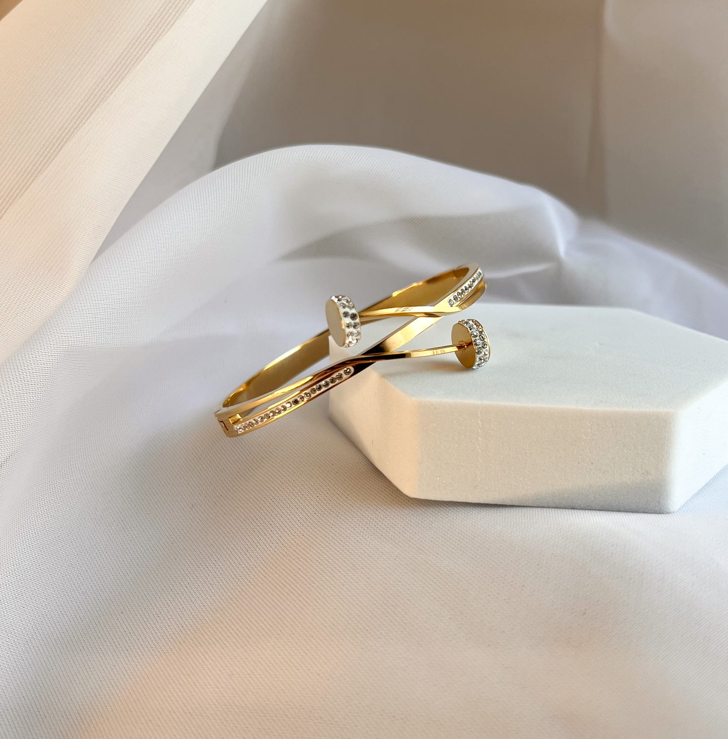TALIA CROSS BRACELET