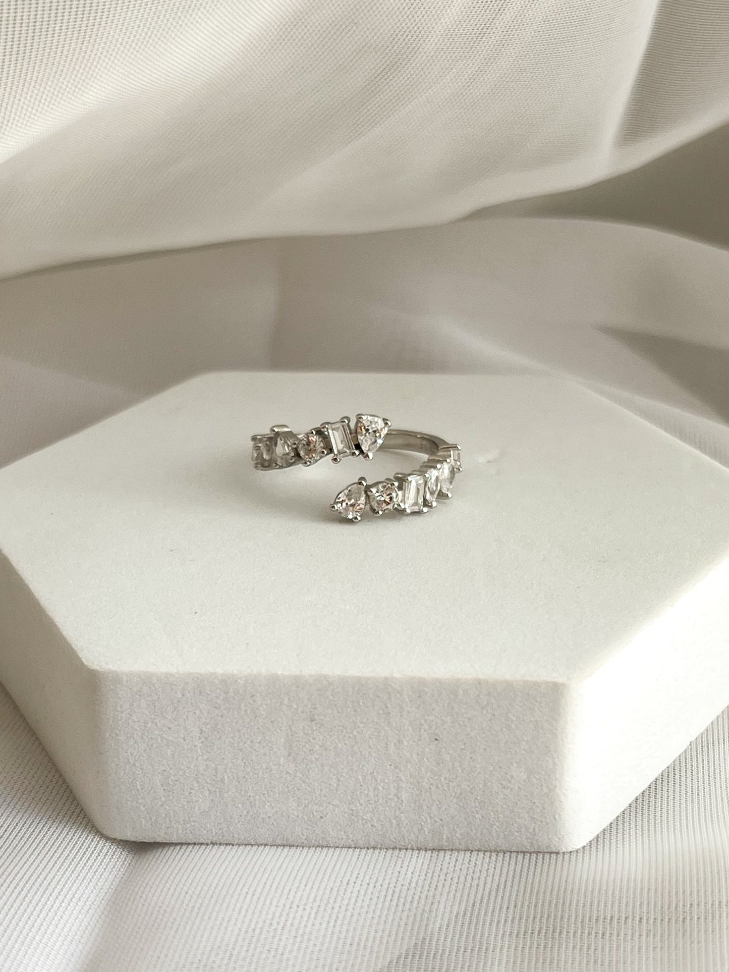 ADJUSTABLE DIAMOND RING