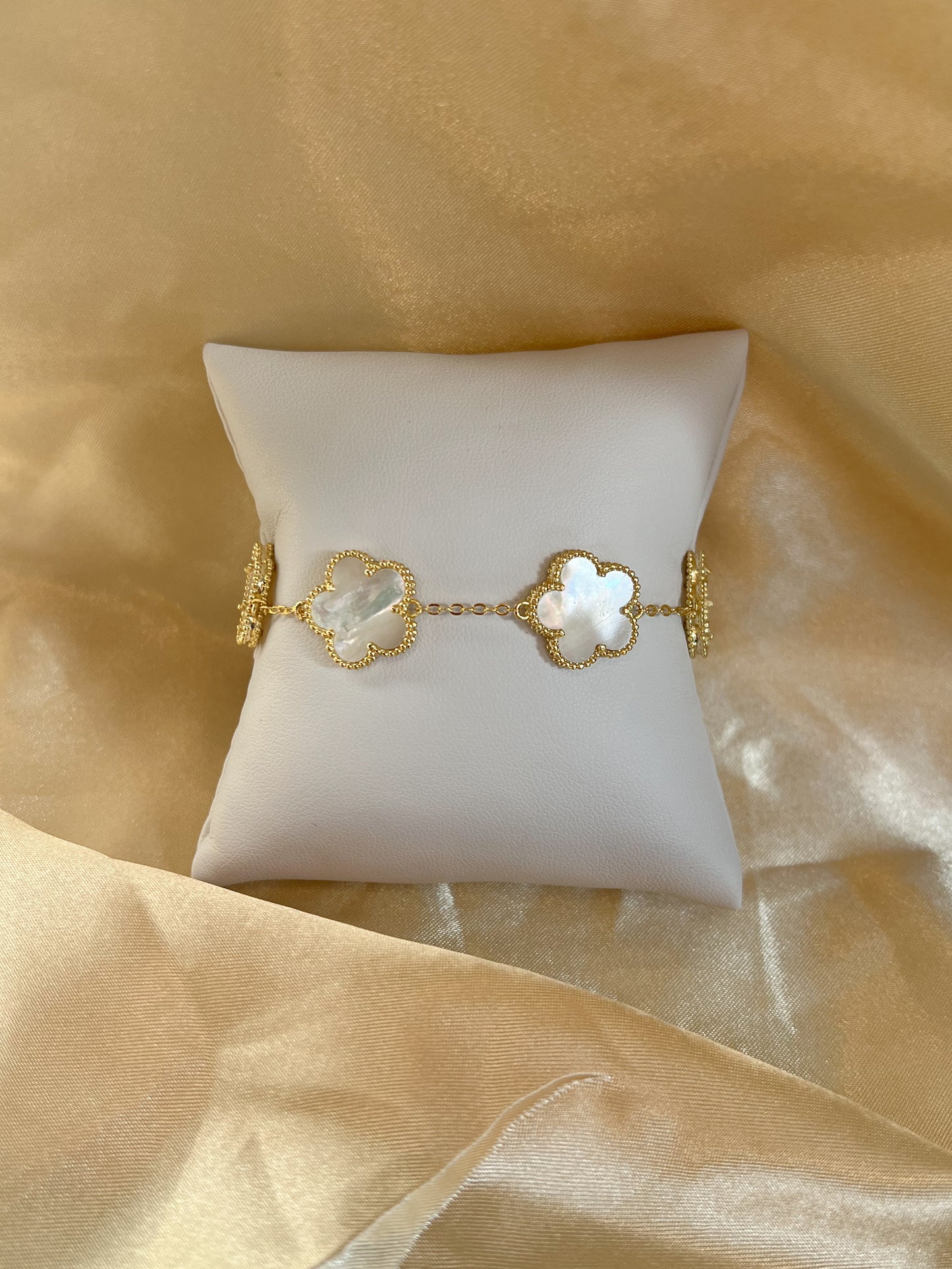 LUCY CLOVER BRACELET