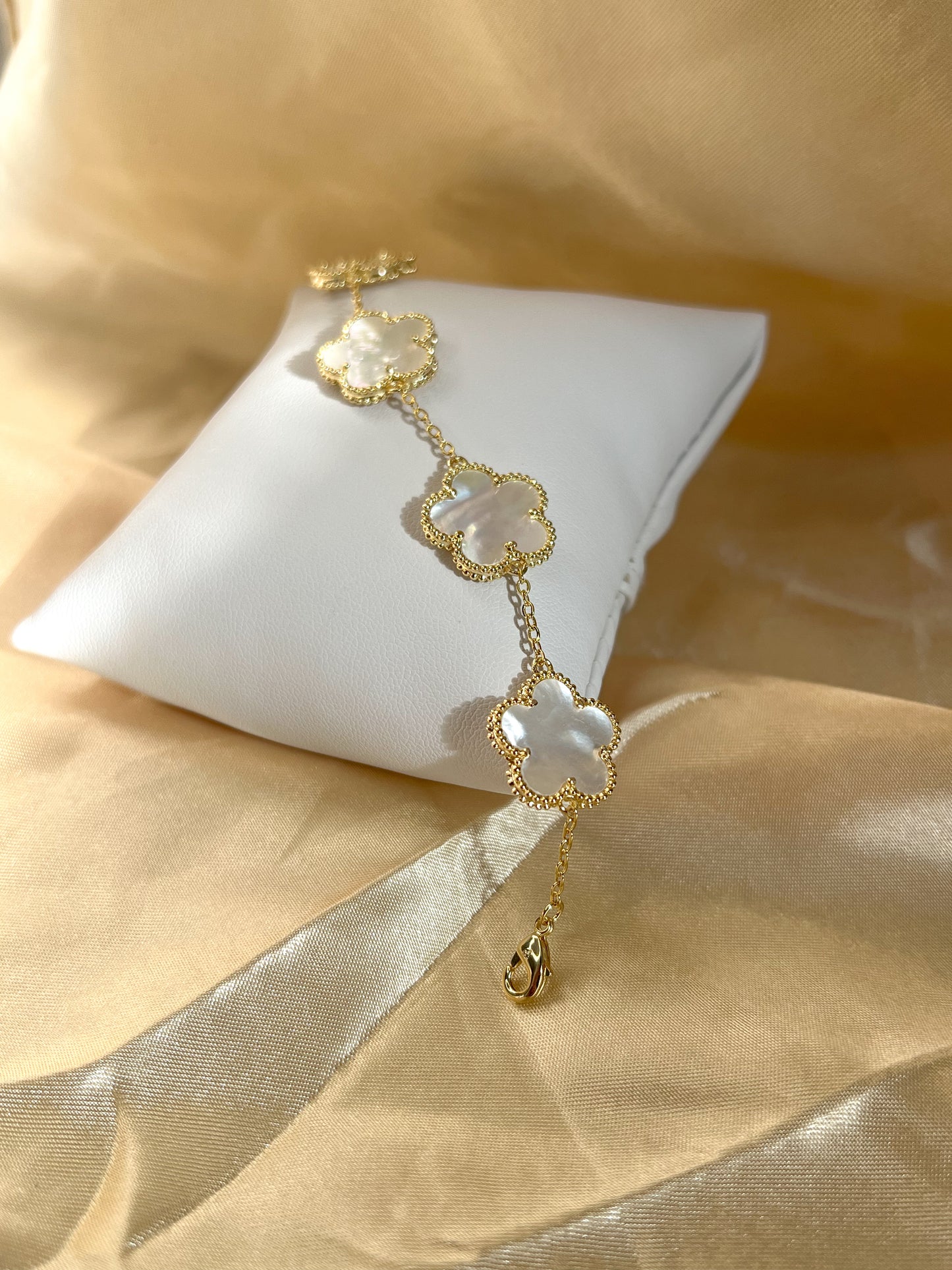 LUCY CLOVER BRACELET