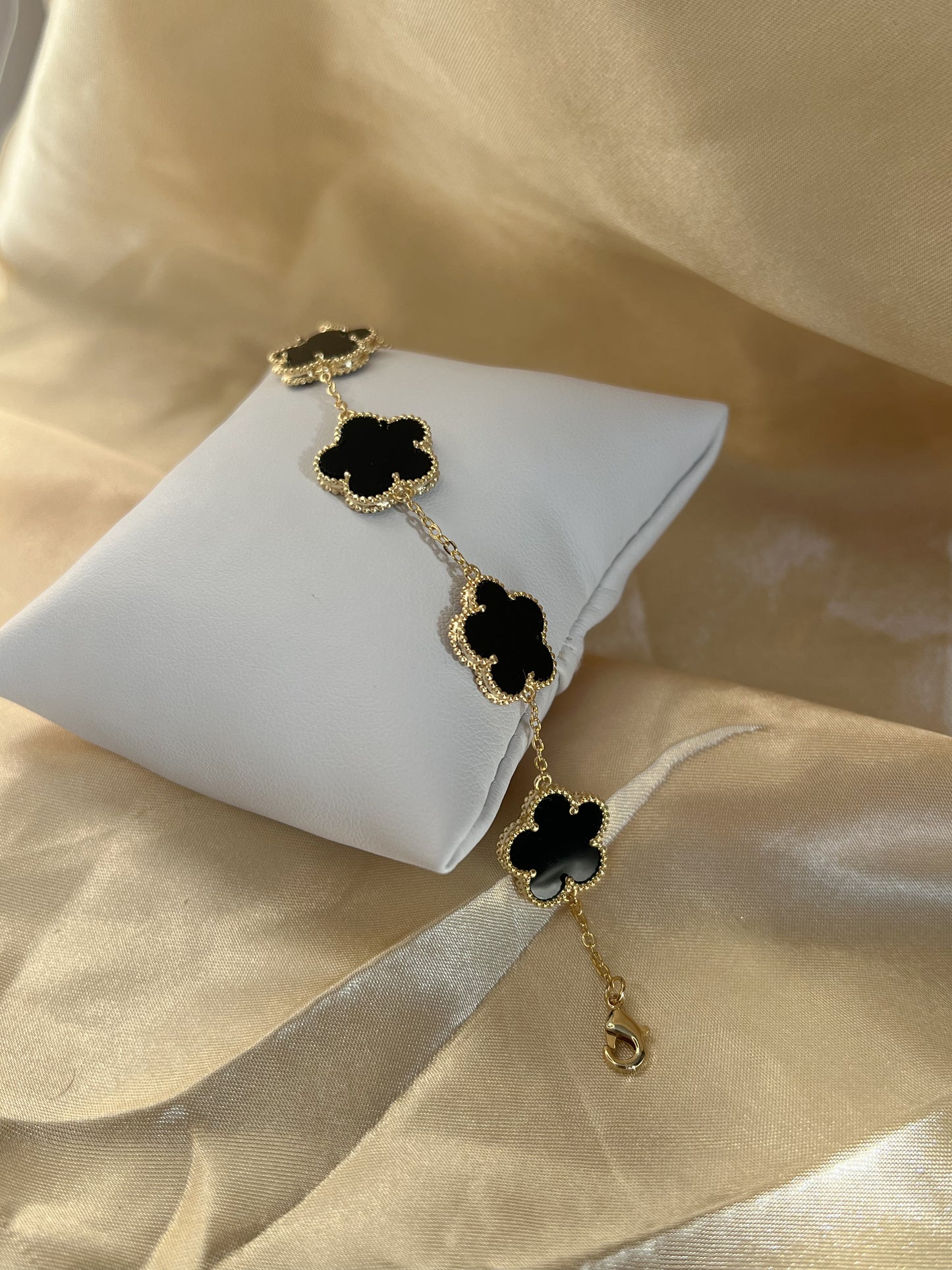 LUCY CLOVER BRACELET