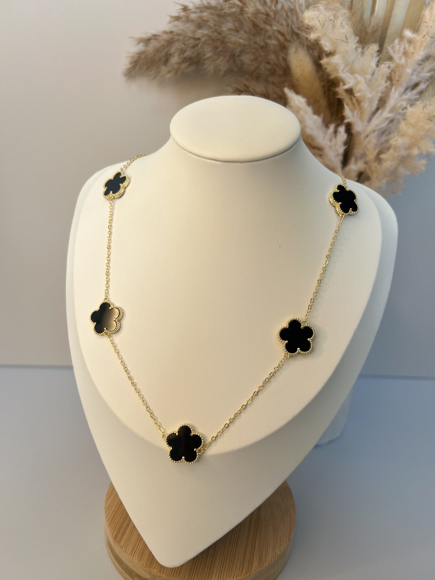 LUCY CLOVER NECKLACE