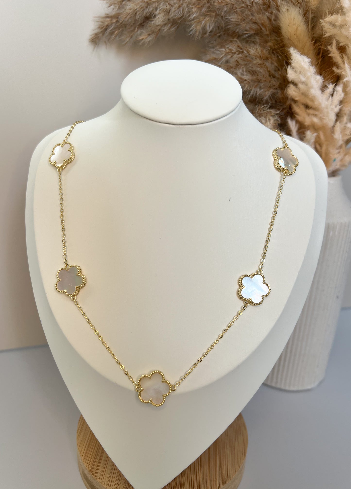 LUCY CLOVER NECKLACE