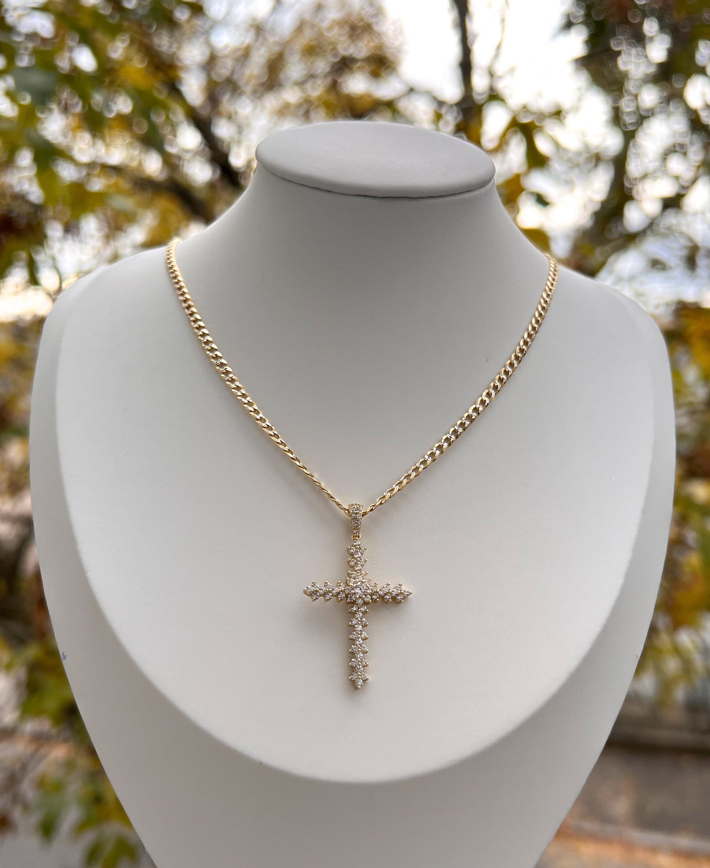 HALLE CRYSTAL NECKLACE