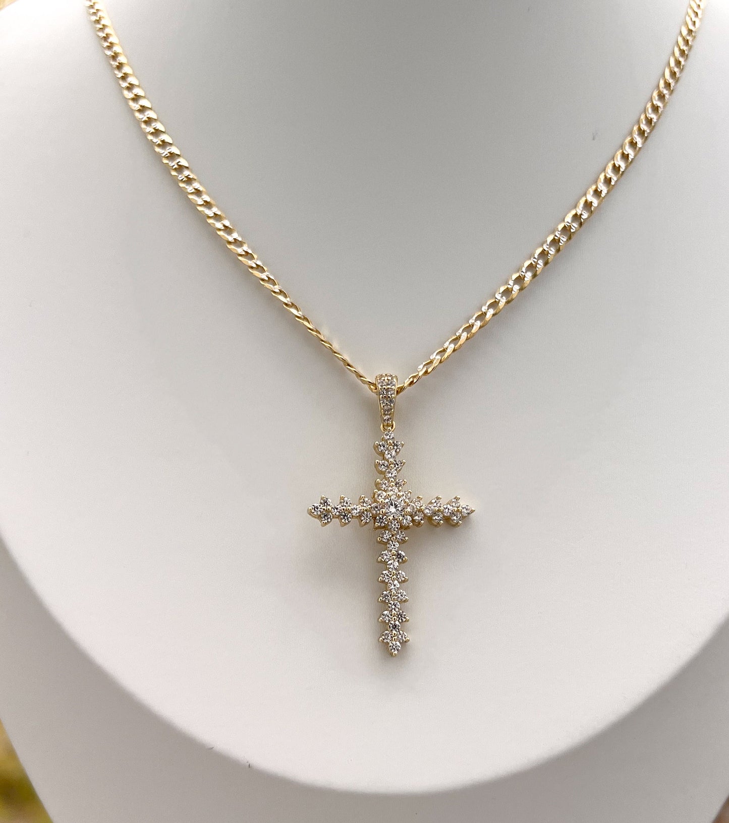 HALLE CRYSTAL NECKLACE