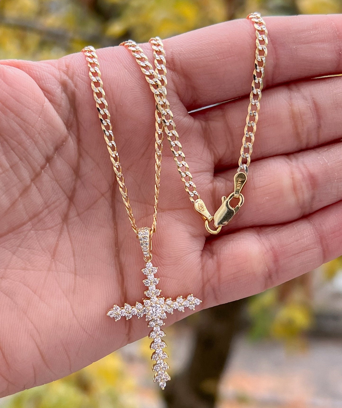 HALLE CRYSTAL NECKLACE